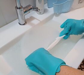 She soaks a few paper towels in Clorox for this game-changing bathroom hack