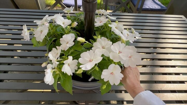 Easy outdoor table decor