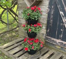 How to Build a Beautiful 3-Tiered Planter | Unique Tomato Cage Idea
