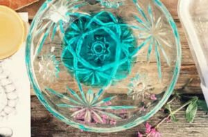 Put a bowl of blue Dawn dish soap in your yard for this safer summer idea