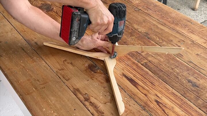 Wooden hanger DIY tutorial