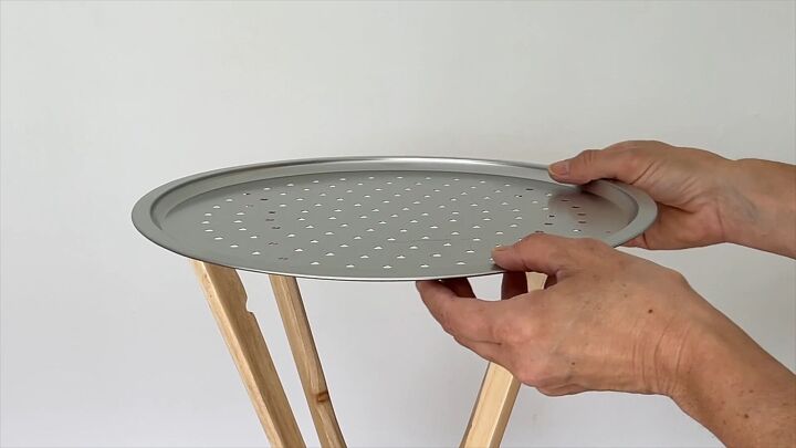 Placing the pizza pan on top of the hanger legs