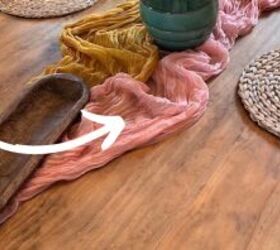 Bunch up 2 scarves on your table for this gorgeous and delicate idea