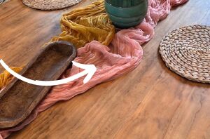 Bunch up 2 scarves on your table for this gorgeous and delicate idea