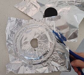 Keep your stove burners clean with aluminum foil