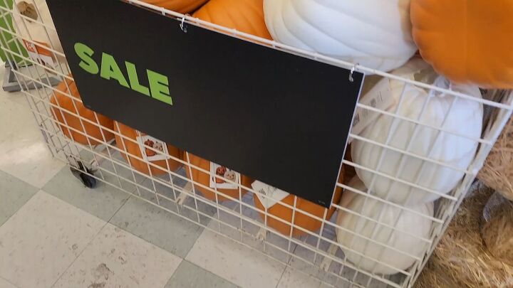 How to carve a pumpkin house number