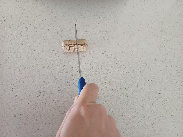 Simple wine cork ideas to repel fruit flies