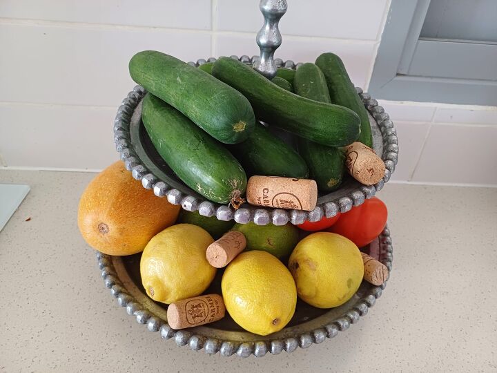 Prevent fruit flies with these wine cork tips