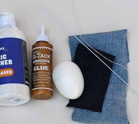 Instead of throwing out that old pair of jeans, use them for this truly unique crafting idea