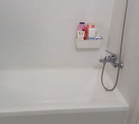 How to Clean a Bathtub With a Dryer Sheet for a Sparkling Finish!