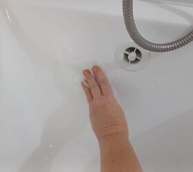 How to deep clean a bathtub