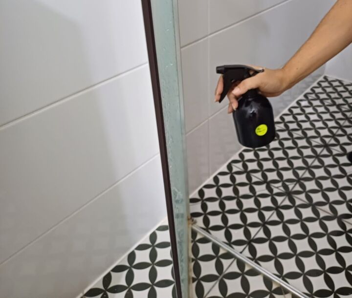 DIY daily shower cleaner—simple to make, easy to use, and no rinsing required