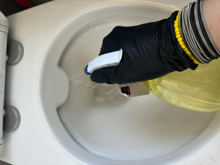 Watch this gel transform your toilet in just minutes