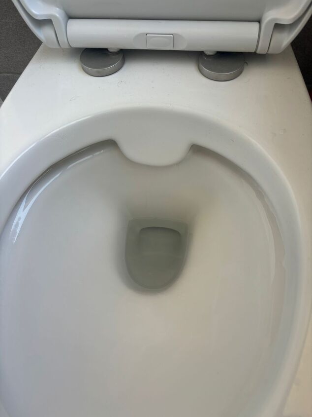 A homemade solution for removing stains and grime in your toilet