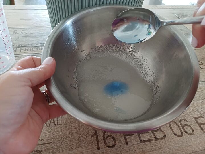 Cleaning glass shower doors has never been easier