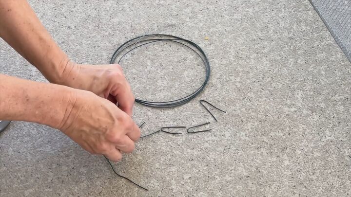 Craft your own mesh planter table with this easy DIY guide