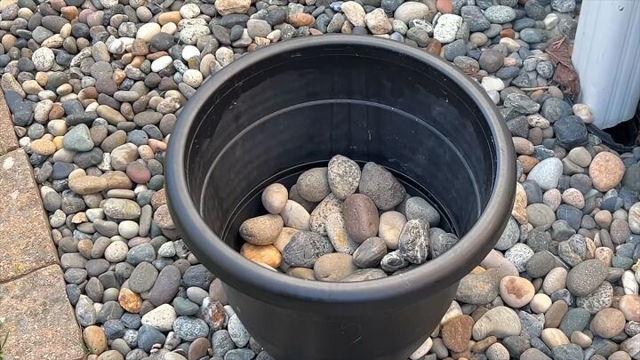 River rock and wire table