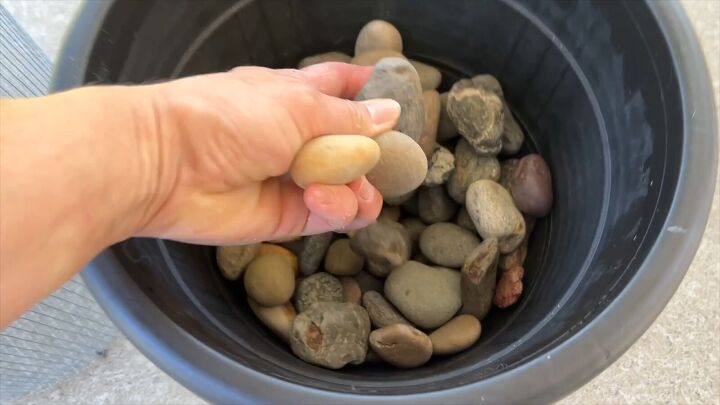 Planter table with rocks and mesh