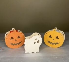 Halloween ornaments with tea lights