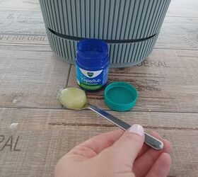 Vicks VapoRub as a natural bug spray alternative