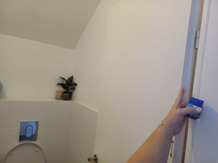 Use Vicks VapoRub as an odor-blocking barrier around your bathroom door frame