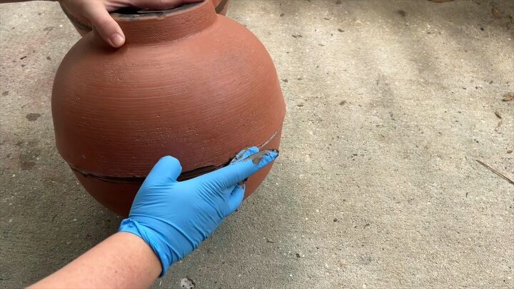 Filling the gaps between the planters with wood filler