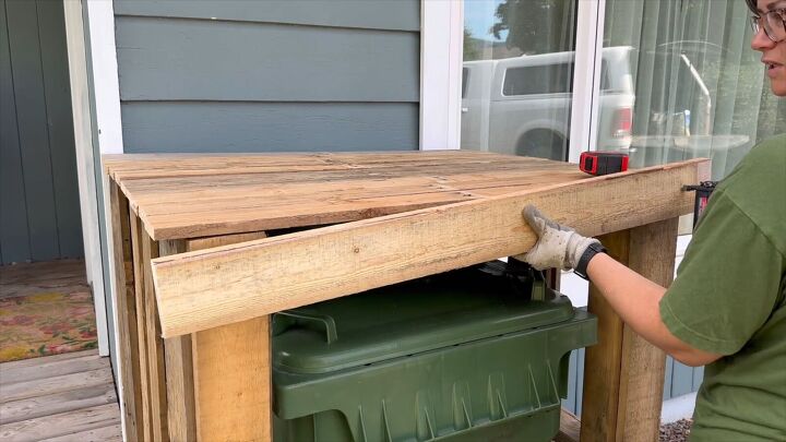 Easy pallet garbage bin project
