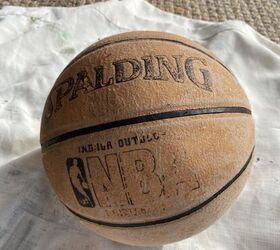 She brings an old basketball onto her porch for this amazing, 30-minute fall hack