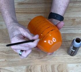  Adding ridges to the glass for the perfect Easter carrot look