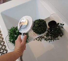 How to clean dusty fake plants quickly