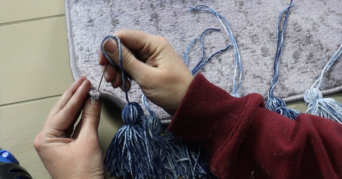 Pull Rug Craft How to Dye and Personalize a Rug – Simple DIY Rug Craft | Hometalk