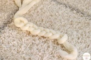 This may look simple, but it's one of the prettiest things you can put on your door this season