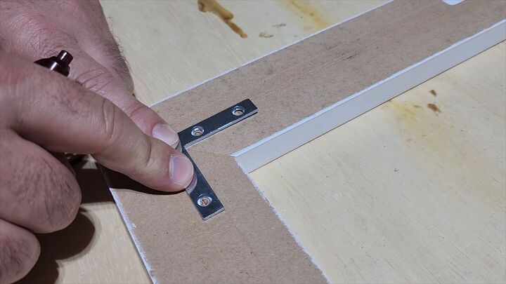 Secure the corners of your frame with braces