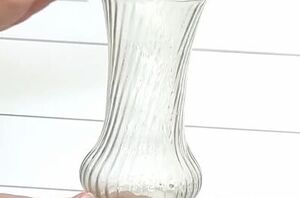 You might want to grab a glass vase to copy this look