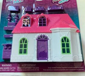 She made this dollhouse ready for Christmas in a surprisngly cute way