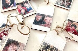 Print your favorite family photos for this brilliant & beautiful holiday idea