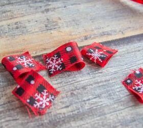 Glue little loops of ribbon together for this perfect miniature holiday idea