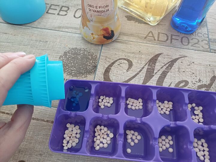 Frozen detergent pods for easy laundry