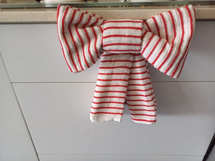 How to Make Adorable Bow Towels for Christmas Cabinet Knob Covers ...