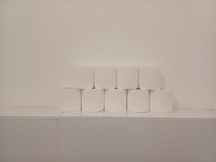 Festive Christmas decor for the bathroom