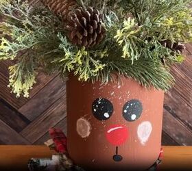 Sustainable holiday decorations with upcycled materials