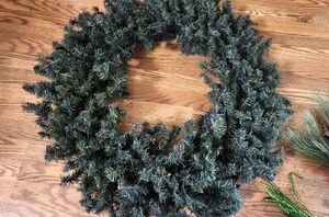 Here's how simple it is to turn a plain wreath into a magazine-worthy stunner