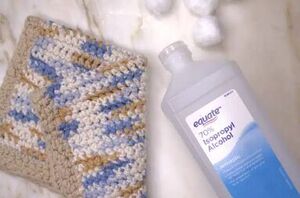 Why you should be keeping rubbing alcohol and cotton balls in your bathroom (clever!)