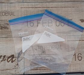 Did you know this clever storage trick using 2 Ziploc bags?