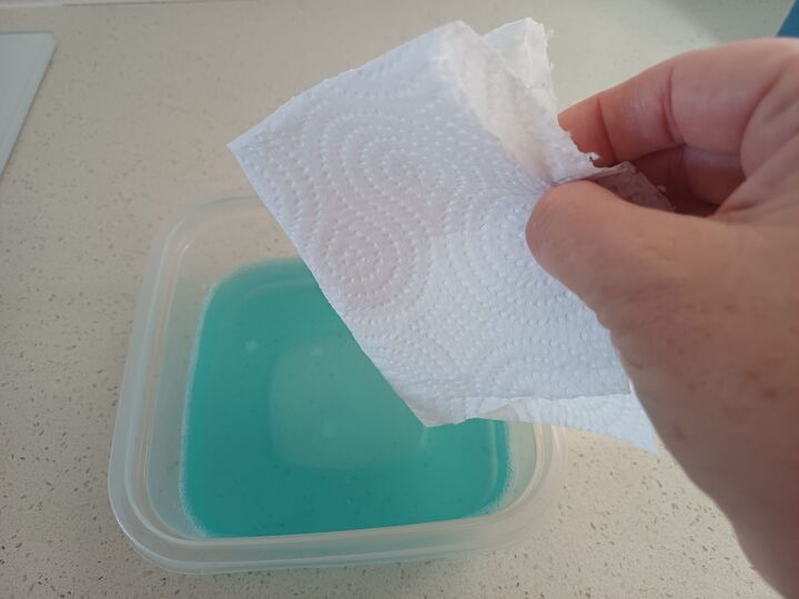 Paper towel trick for cleaning greasy tupperware