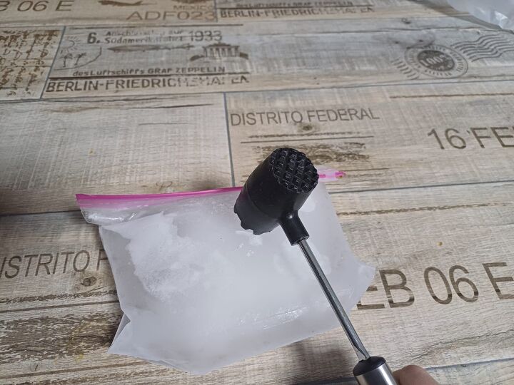 Turn a flat-frozen ziplock bag of water into crushed ice with a few simple bashes