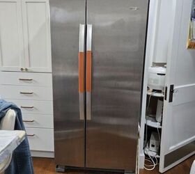 She took the handles off her ugly old fridge for this stunning and easy idea