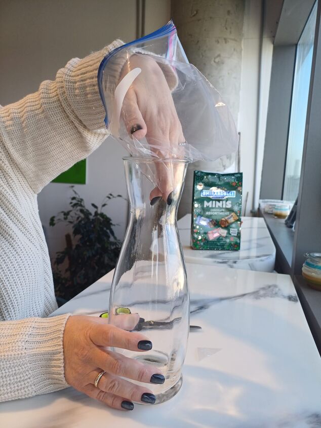 Kitchen hacks using plastic bags