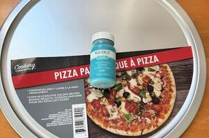 The pretty way you can use a pizza tray to beautify your space this winter