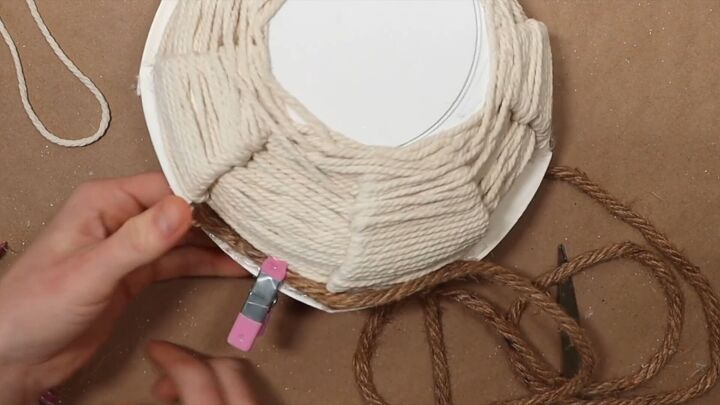 Step-by-step Easter basket from paper plates